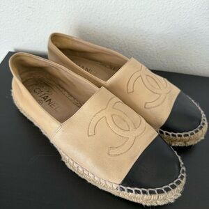 Chanel Two Tone Leather Espadrilles Flats Slip on CC Logo